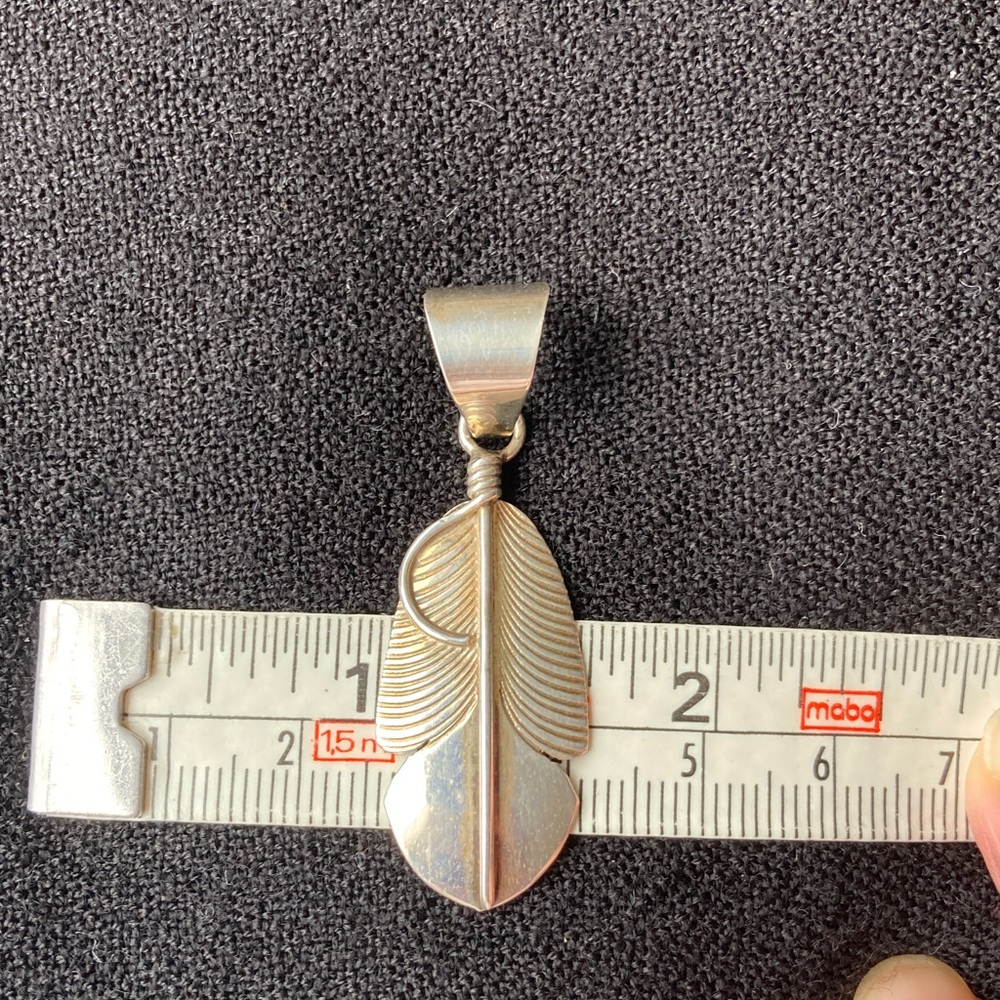 Elegant Silver Feather Necklace - Picture 3 of 3